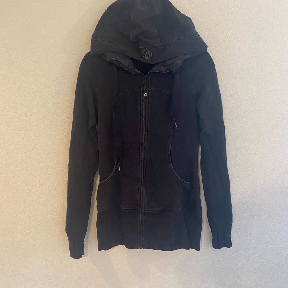 Lululemon jacket size 4